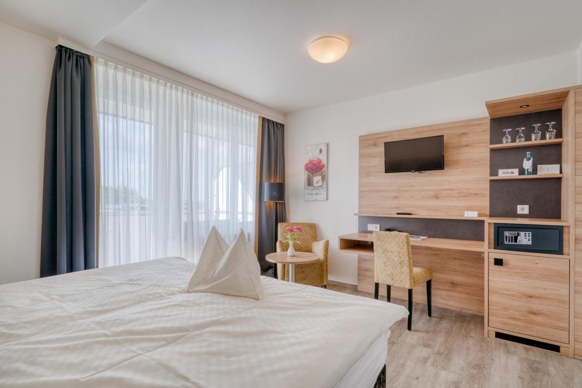 Hotel Wiehen-Therme Hullhorst Bagian luar foto