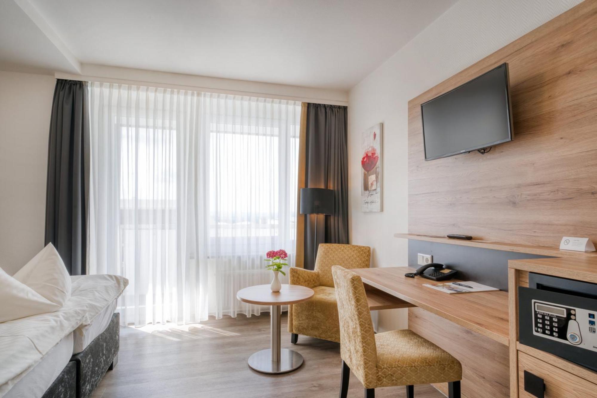 Hotel Wiehen-Therme Hullhorst Bagian luar foto